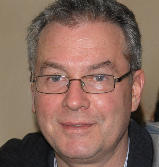 <em><strong>Marcos Esteban</strong></em>